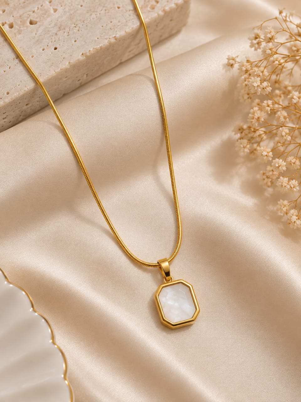Pearl Glow Octagon Neclace